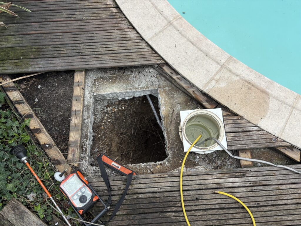 Gaz traceur détecté sur le réseau de skimmer de la piscine à Saint Jean d'Illac chez le client de ADN