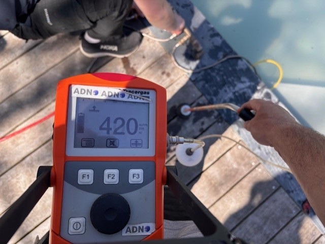 Gaz traceur détecté par le technicien ADN près de la piscine du client à Gradignan