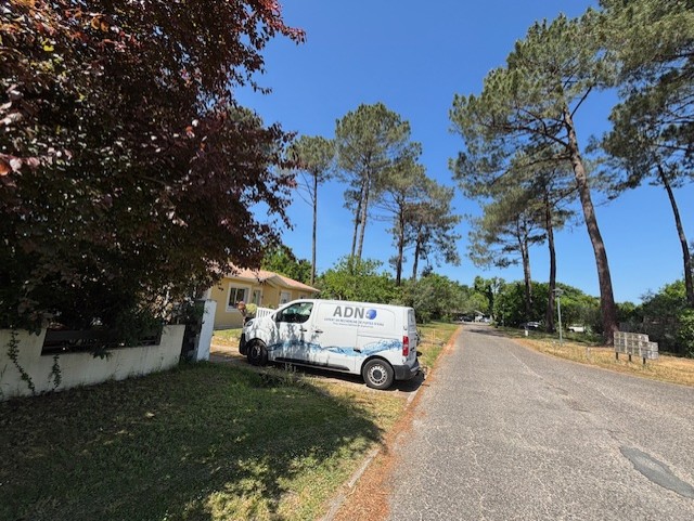 fourgon ADN recherche de fuite en intervention chez un particulier à Lege Cap Ferret