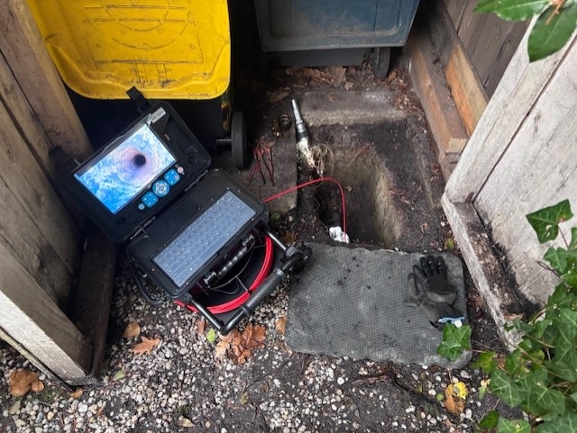 Contrôle de la canalisation d'eau potable par caméra endoscopique et visualisation des défauts