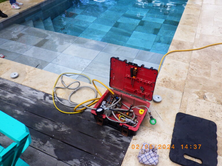 Mise en pression canalisation de piscine carrelée à Villenave d'Ornon