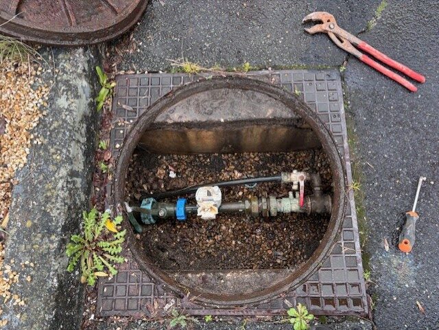 compteur d'eau prêt a être démonté par le technicien ADN pour injection de gaz traceur