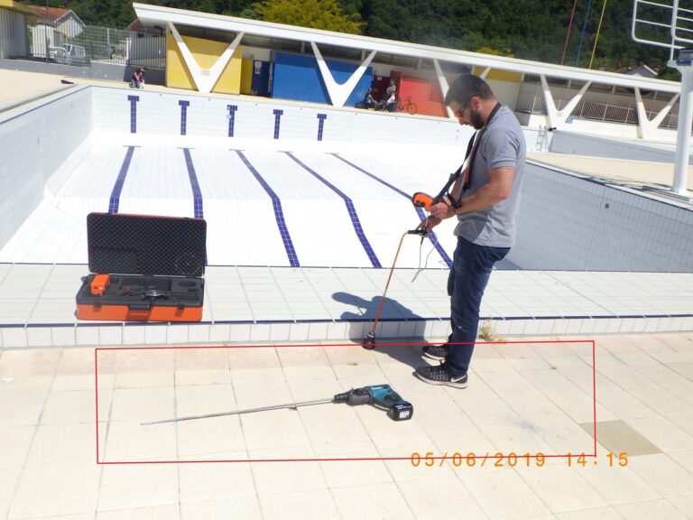 Détection du gaz traceur sur une recherche de fuite sur piscine municipale de Gironde