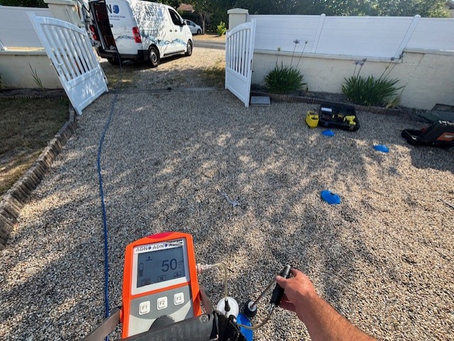 remonté de gaz traceur échappé de la fuite à travers le sol du client